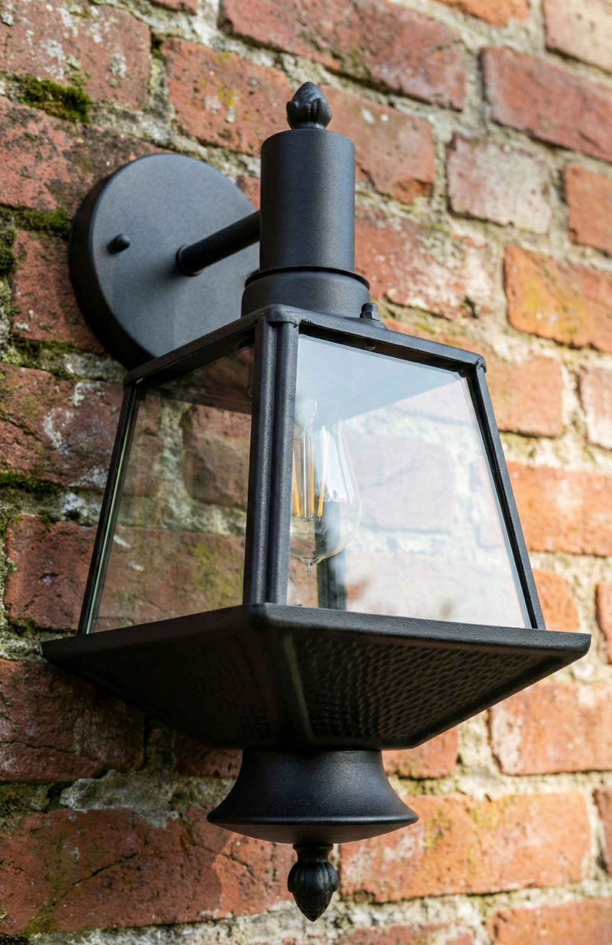 12625/1 Black Tapered Outdoor Wall Lantern