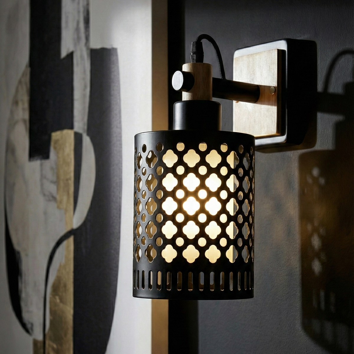 Nordic Black & Wood Sconce – Modern Geometric Charm.