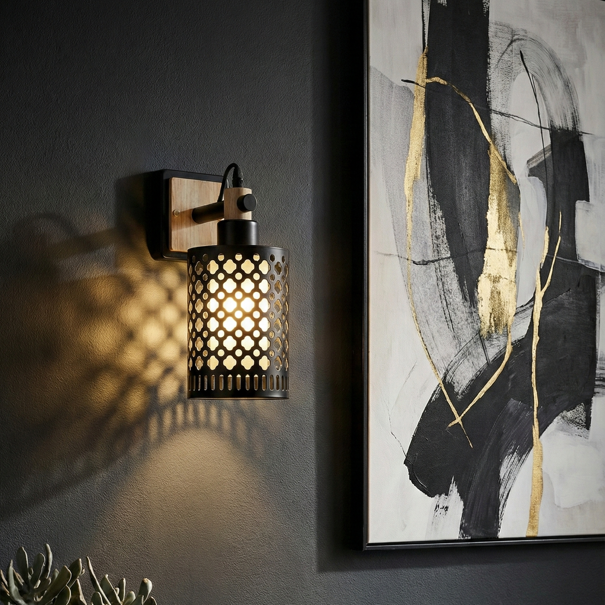 Nordic Black & Wood Sconce – Modern Geometric Charm.