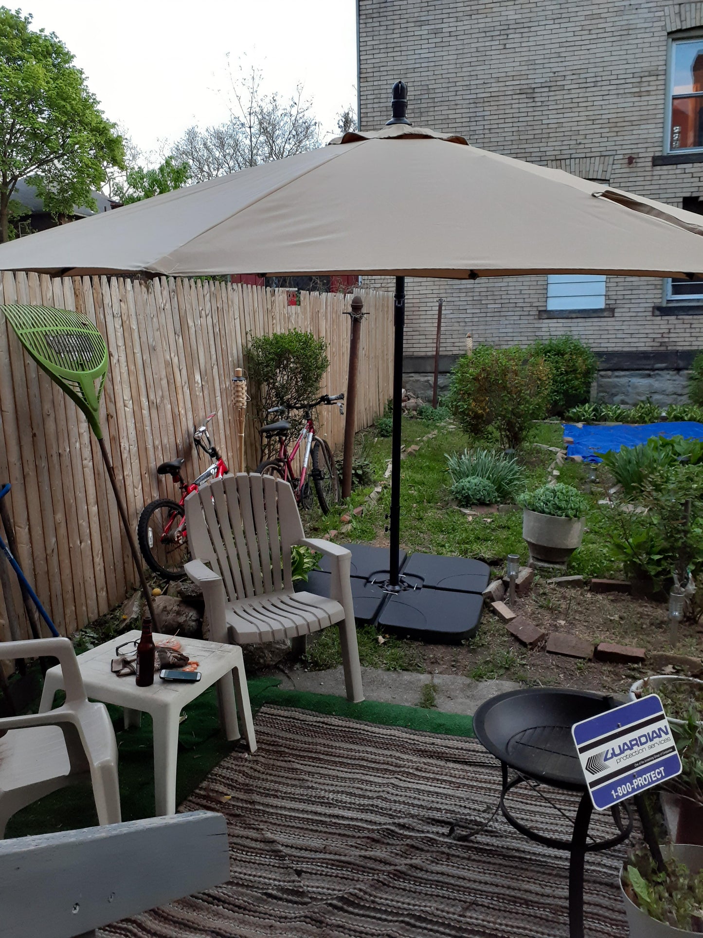 Cantilever Patio Umbrella.